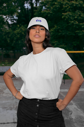 femme qui porte casquette Ayoun Blanche