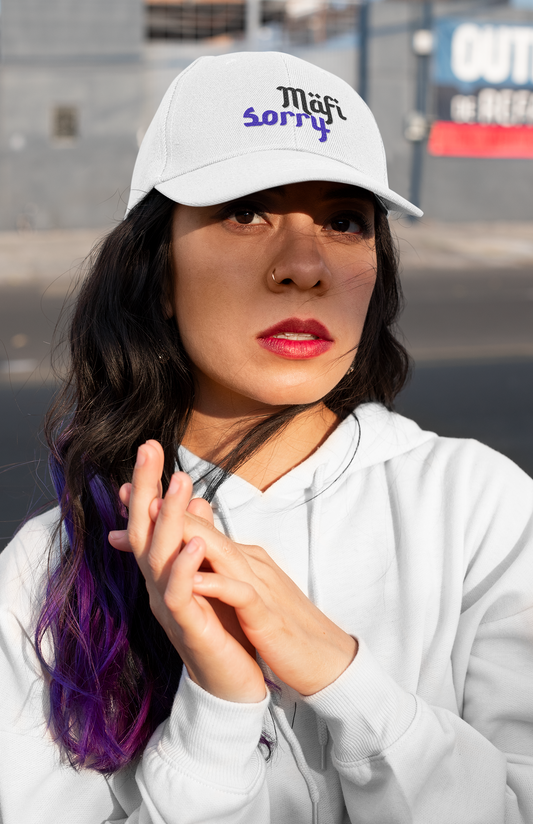 femme qui porte casquette Ayoun