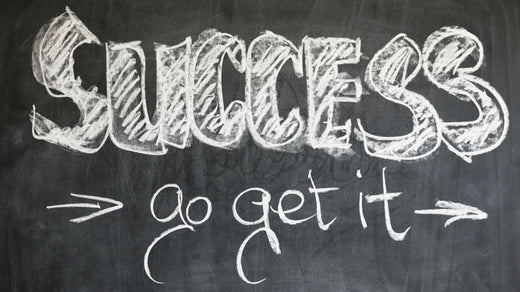tableau noir écrit "success go get it"