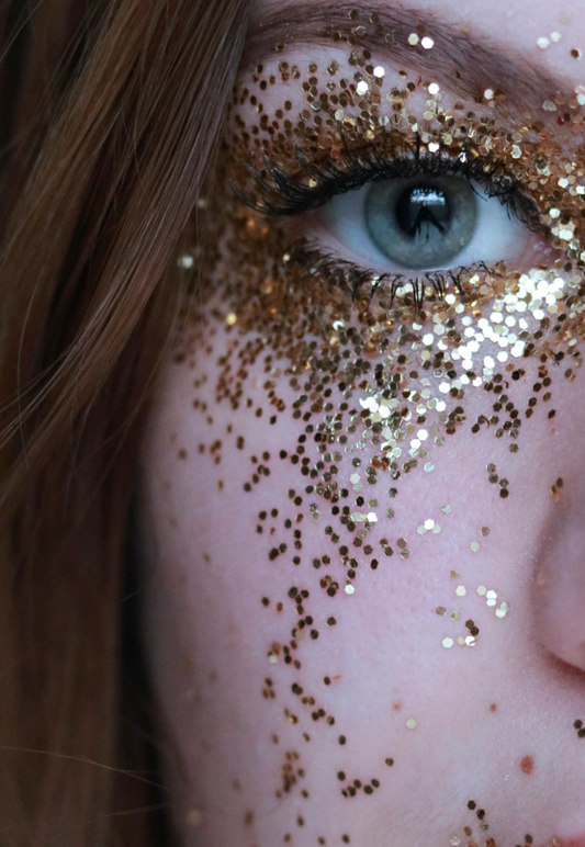 oeil femme avec paillette