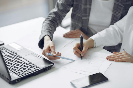 personnes qui travaillent ensembles