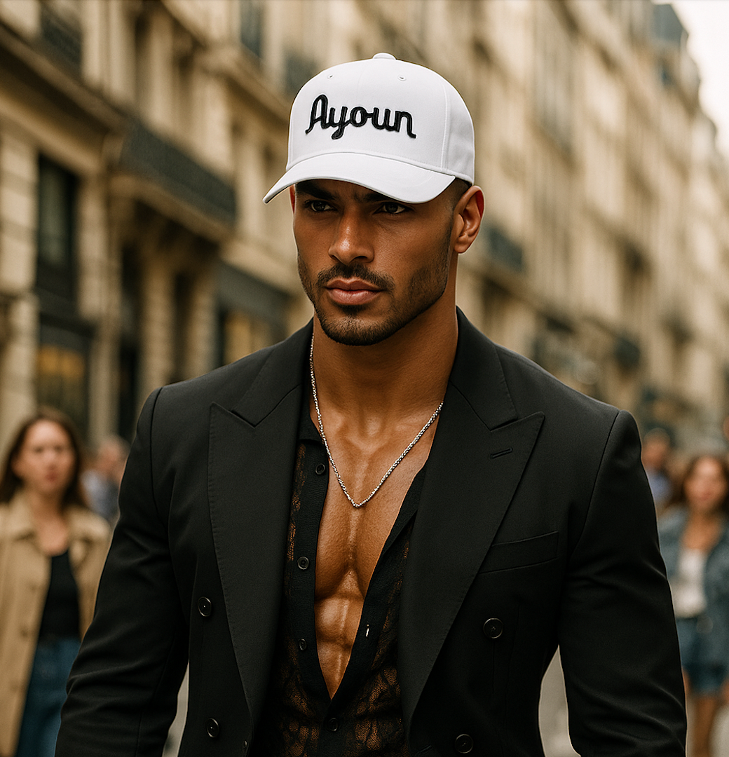 homme qui porte casquette Ayoun